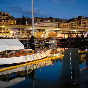 Pensión Port View